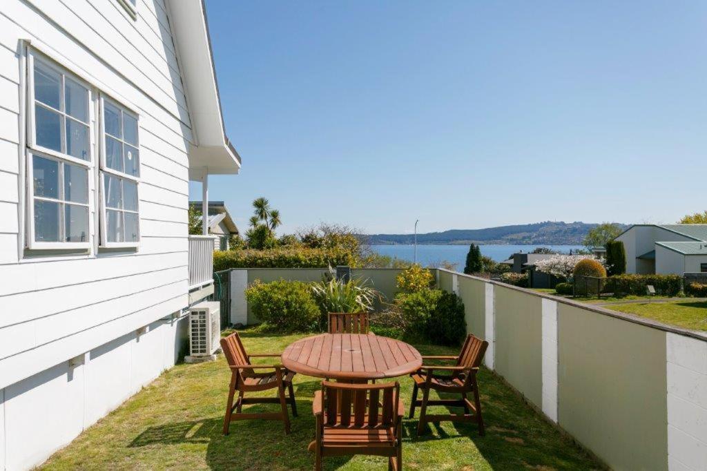 2Mins To Lakefront Family Retreat Taupo Ngoại thất bức ảnh