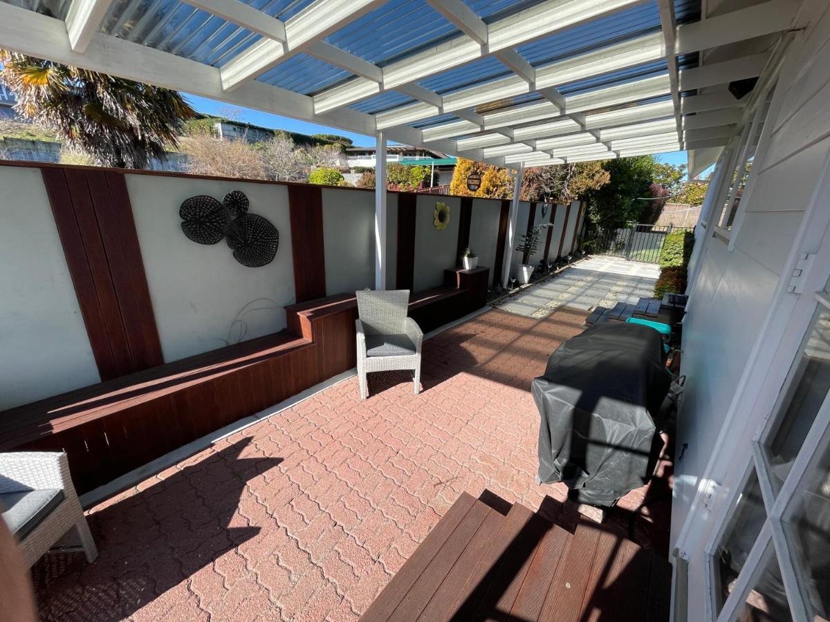 2Mins To Lakefront Family Retreat Taupo Ngoại thất bức ảnh